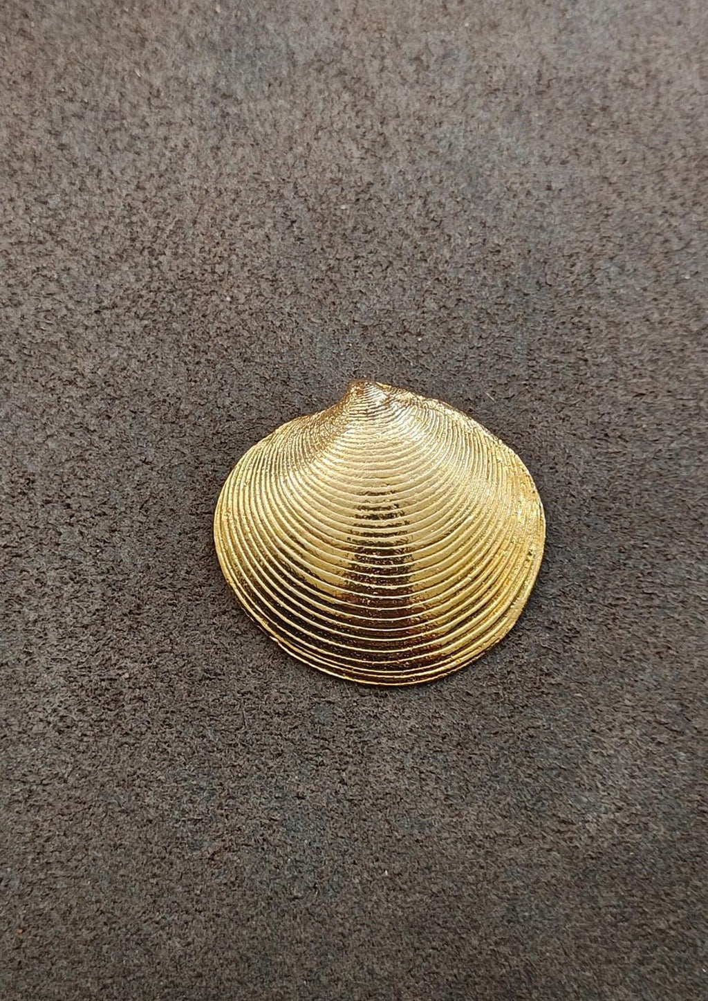 Gold clam-shell textured slide pendant, small shell shape with concentric ridges