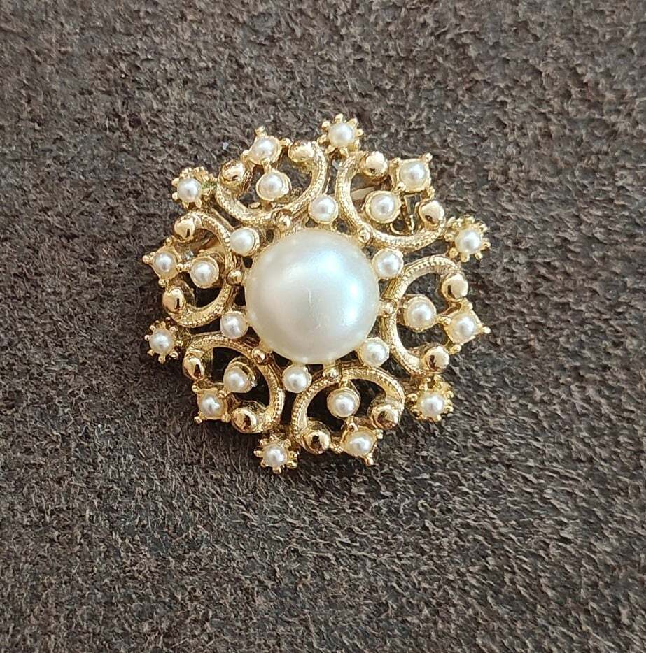 1970s Ornate Gold Tone Faux Pearl Starburst Brooch Pin