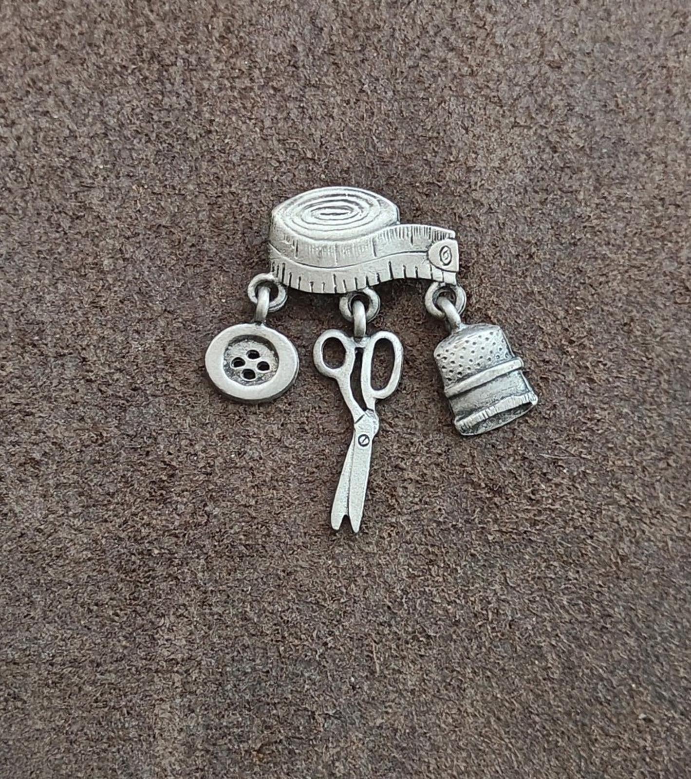 1980s Signed J.J. (Jonette Jewelry) Sewing Theme Pewter Dangle Brooch