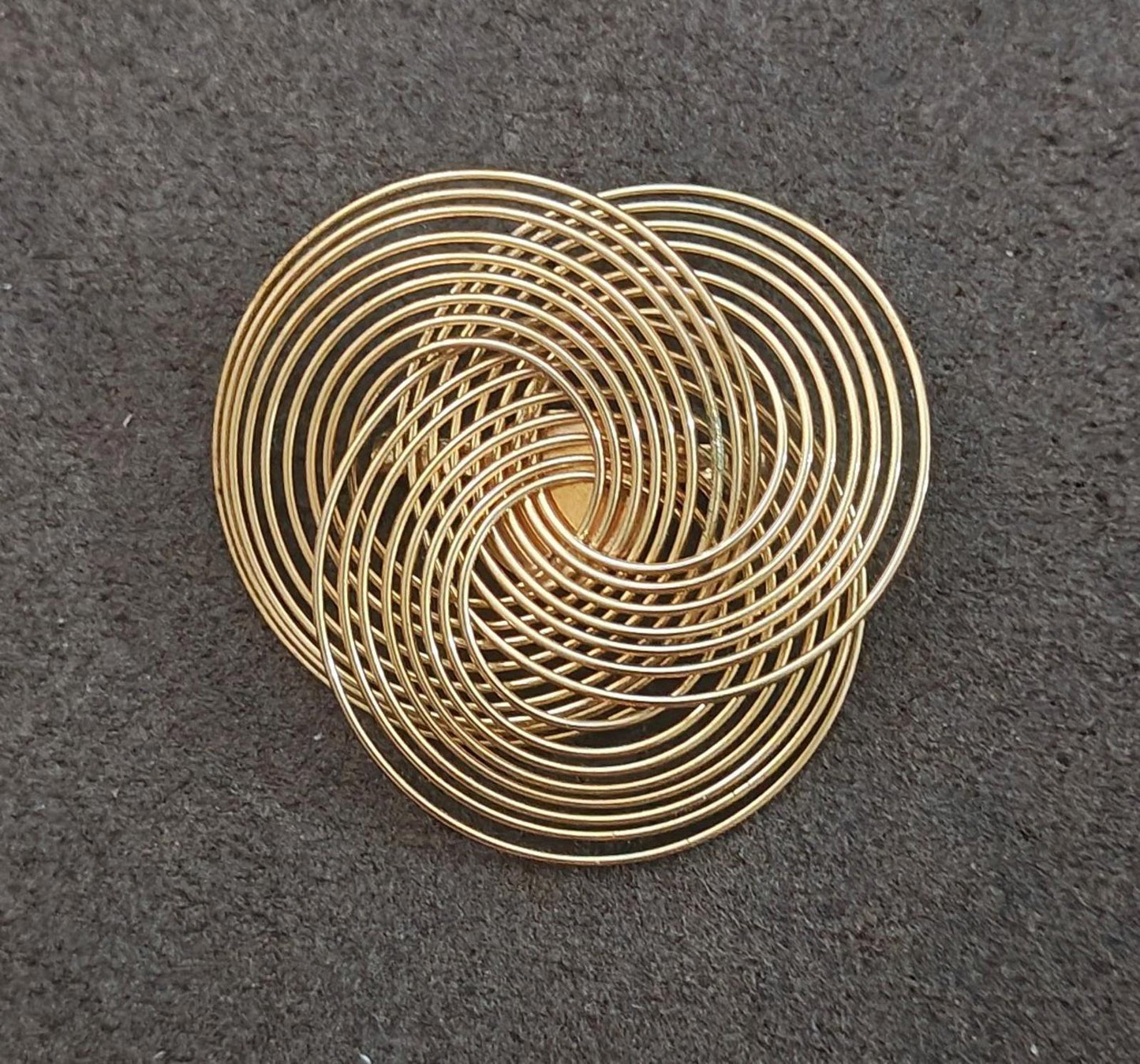 1970s Abstract Modernist Gold Tone Triple Ring Wire Spiral Brooch.