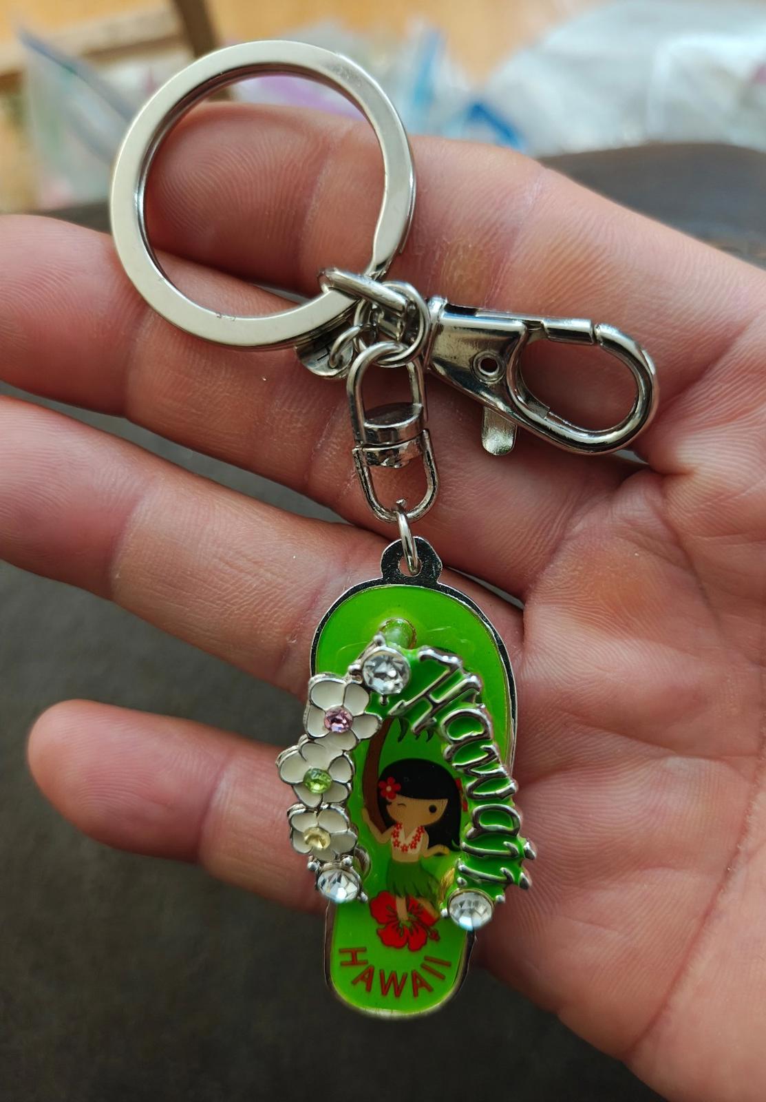 Hawaii Island Green Flower Sandal With Sparkling Rhinestones Bling Keychain