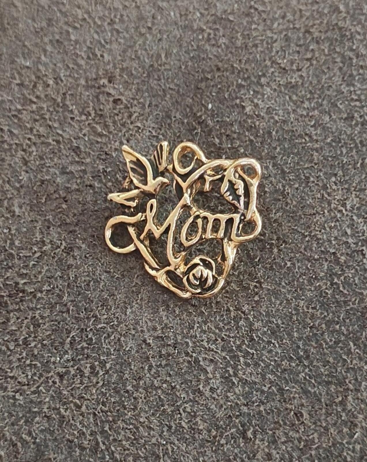 1980s Gold Tone"Mom" Floral Heart Pin