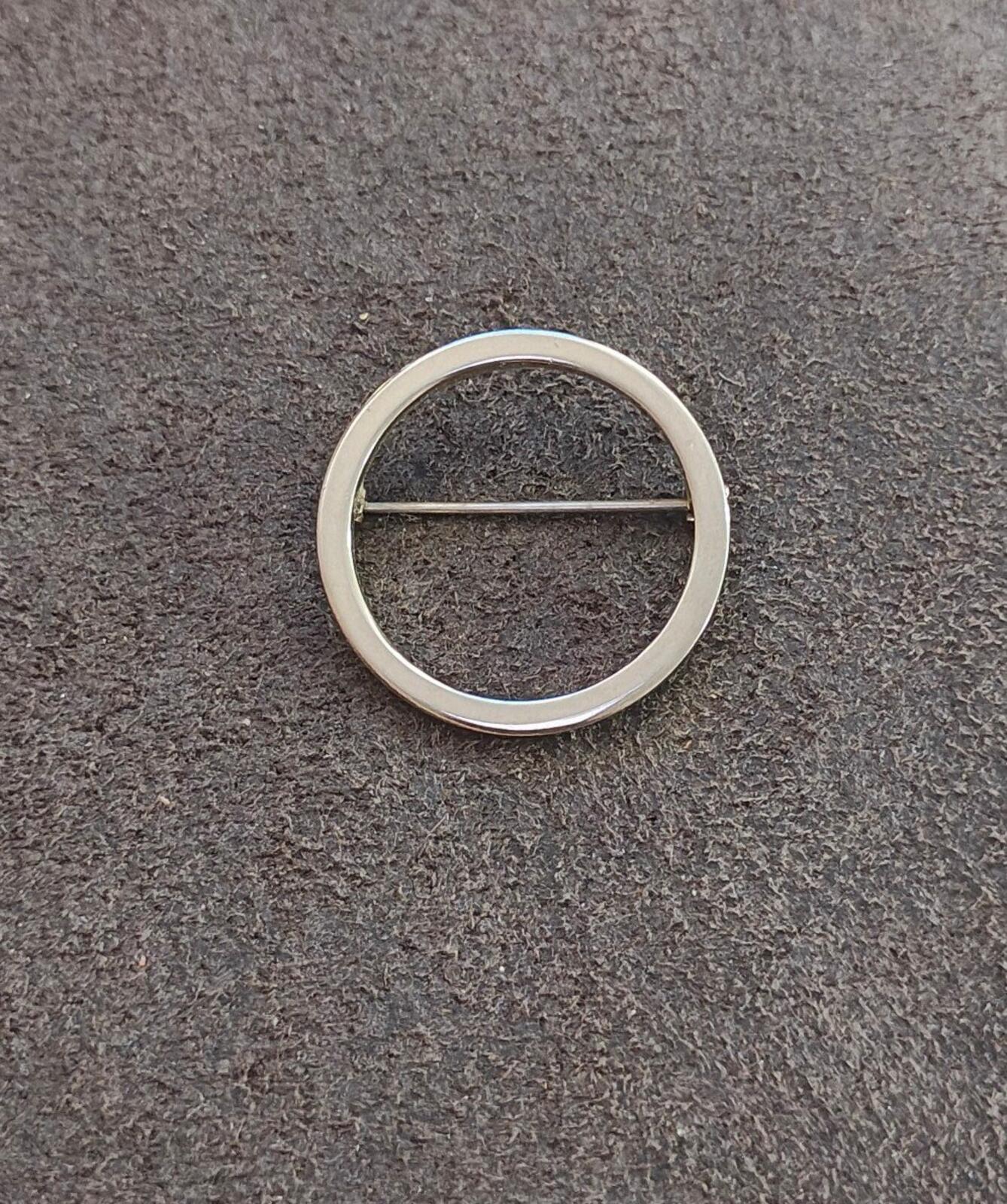 1950s/60s Classic Minimalist Open Circle Gold Tone Brooch Pin