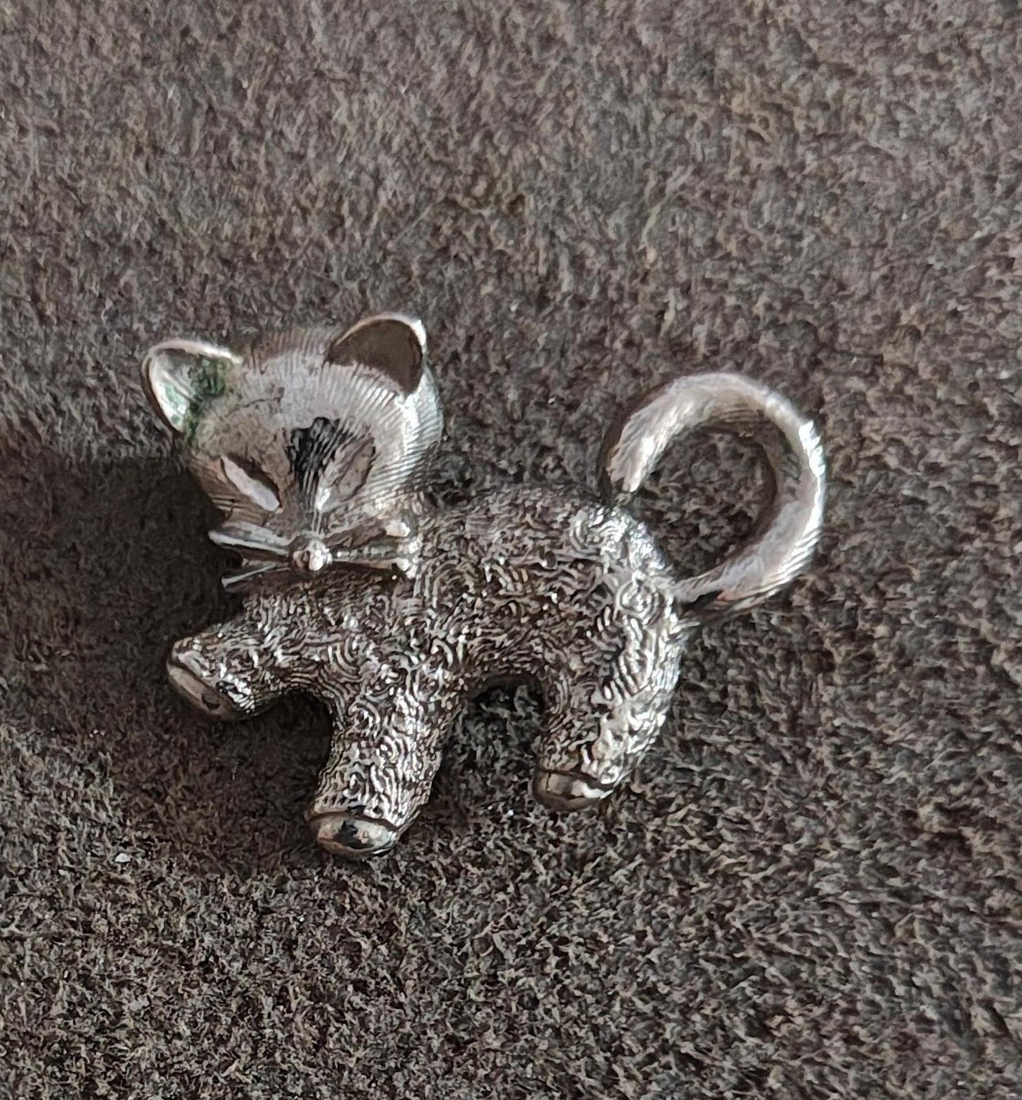 1980's Kitty Cat Silver Tone Textured Brooch Pin