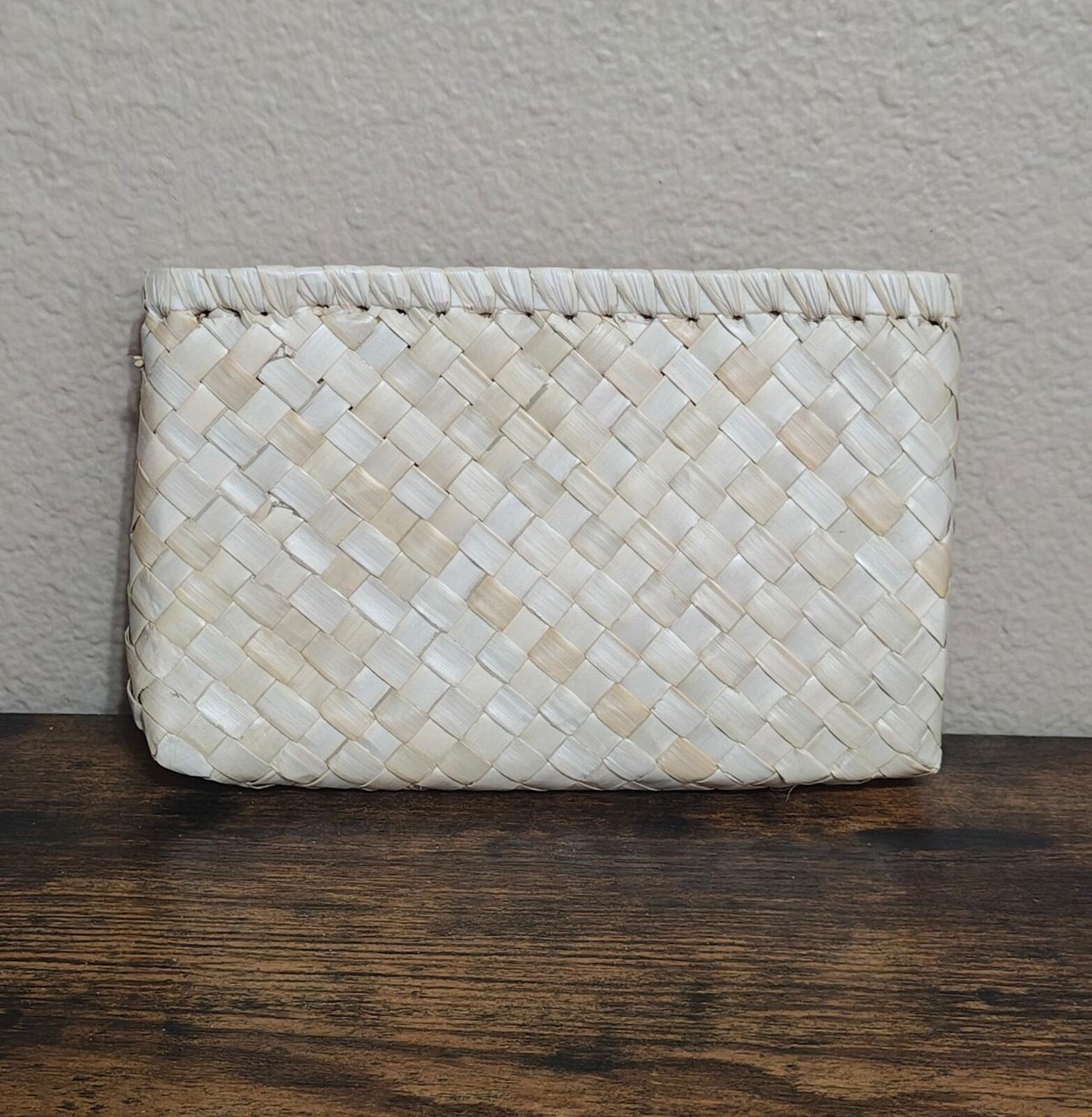 White handwoven pouch, plain side panel with gathered zipper top