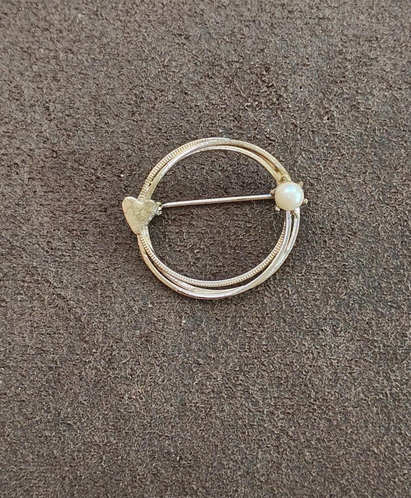 1950s/60s Gold Tone Eternity Circle Brooch