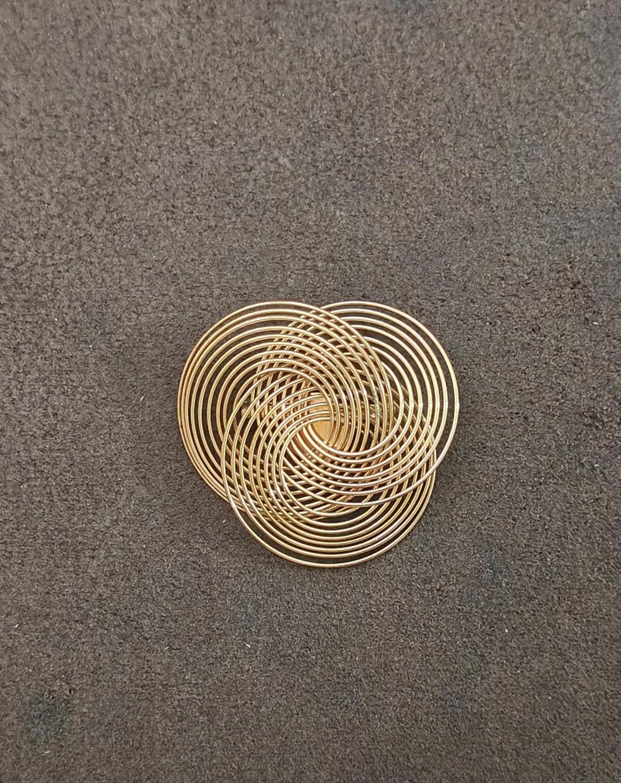 1970s Abstract Modernist Gold Tone Triple Ring Wire Spiral Brooch.