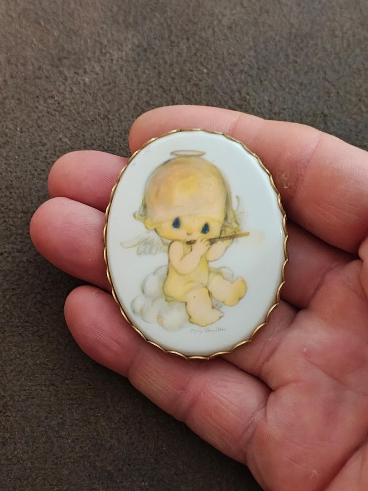 Super Cute 1970s Rare Hallmark Angel Cherub Girl Cameo Gold Tone Brooch