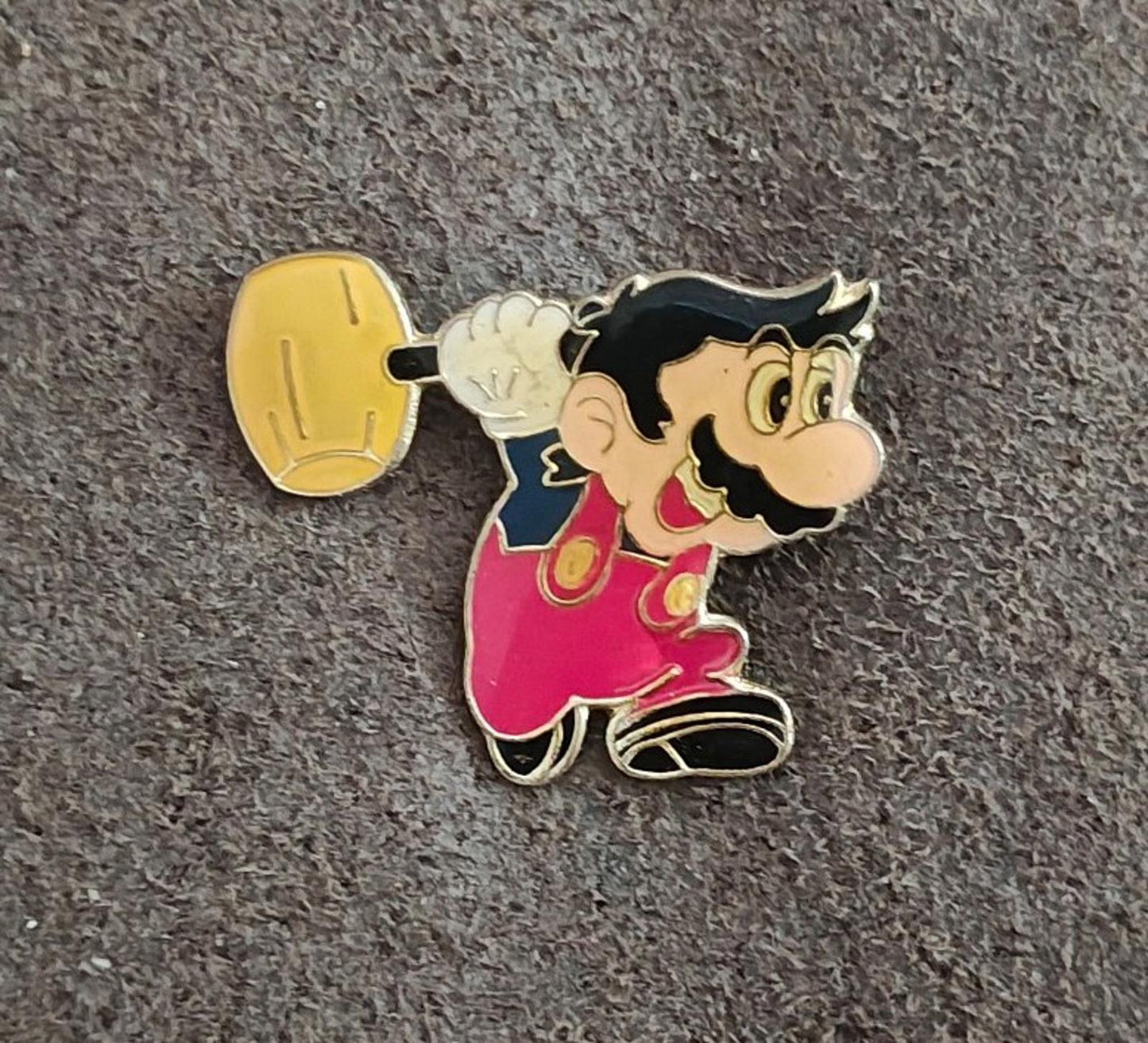 1988 Nintendo Super Mario Bros. Mario Gold Tone Enamel Pin