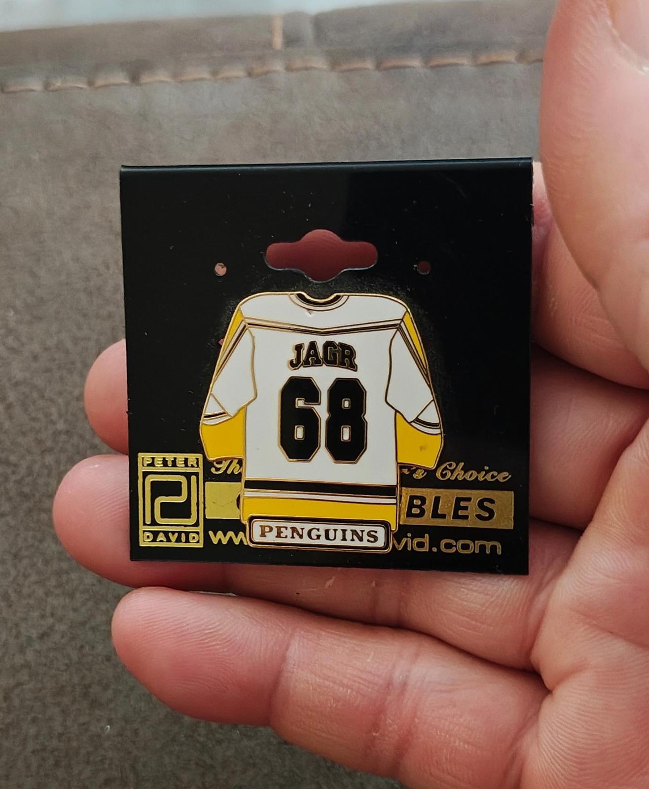1990s Pittsburgh Penguins Jaromir Jagr #68 Jersey Gold Tone Enamel Pin
