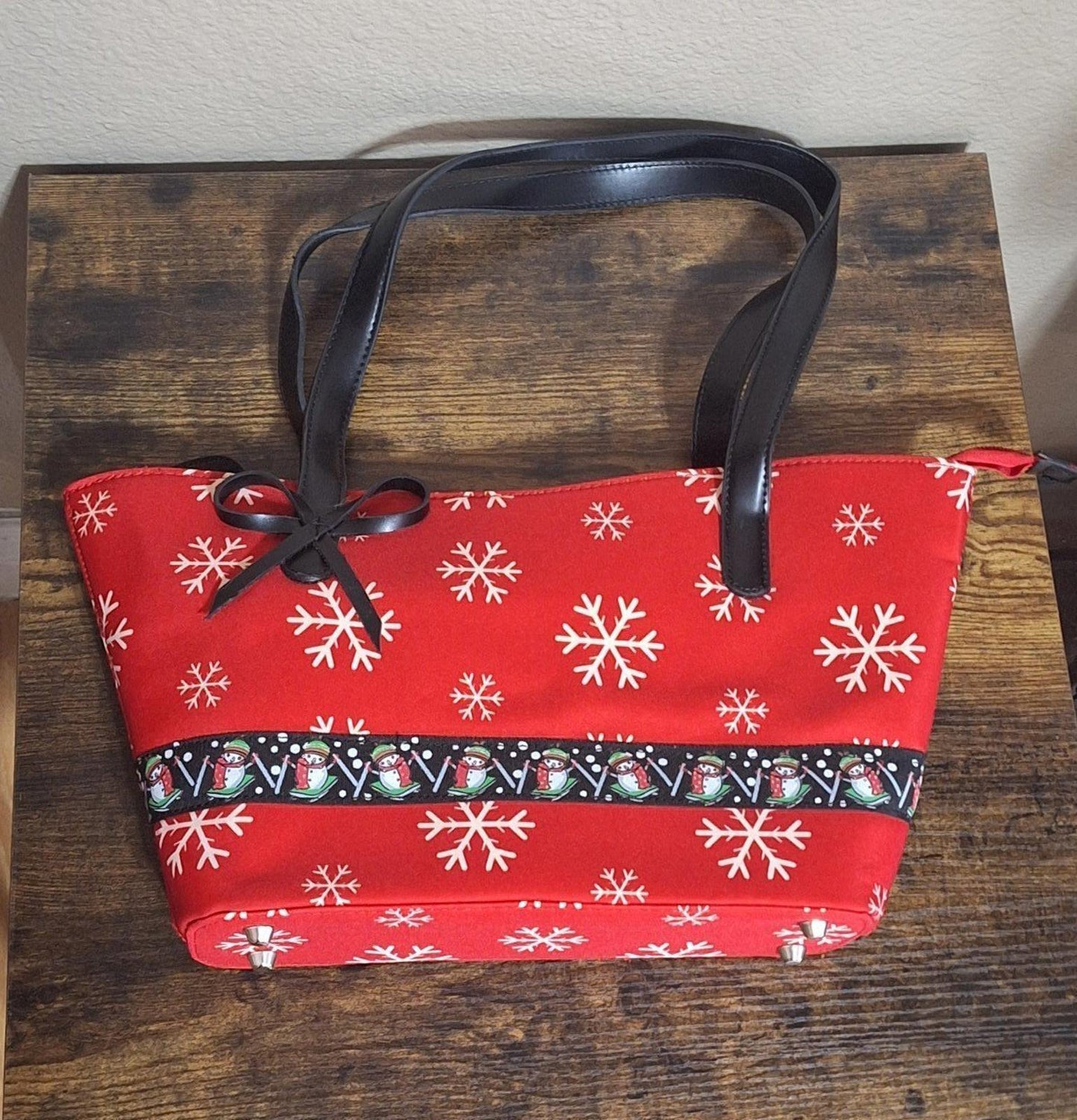 Classic Christmas Snowman With Snowflakes Red Green White Black Handbag