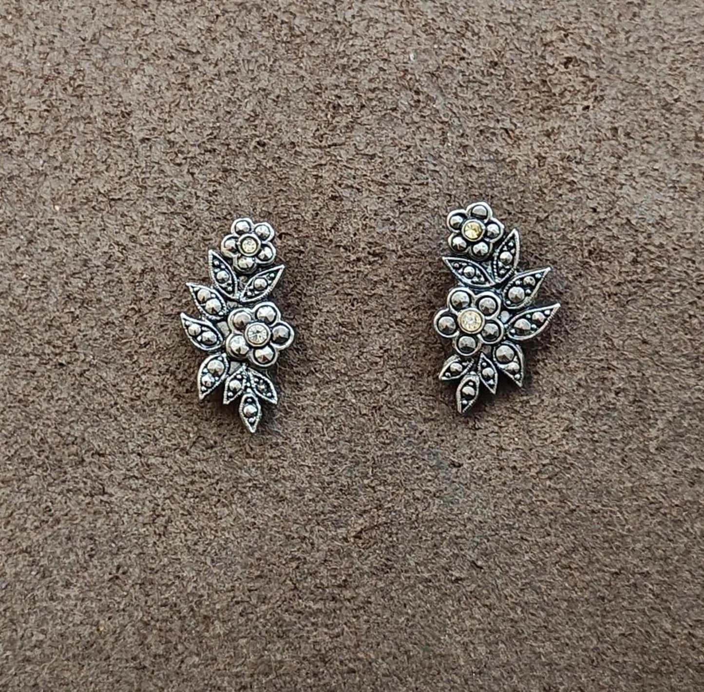 1980s Vintage Avon Floral Silver Tone Elven Leaves Rhinestones Stud Earrings