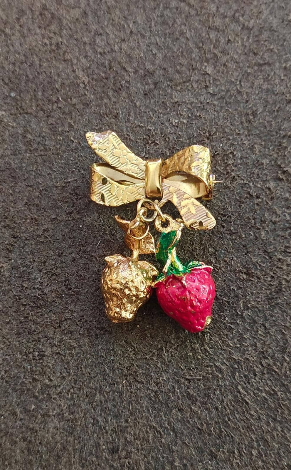 1970s/80s Sweet Strawberry Textured Gold Tone  Dangle Enamel Brooch