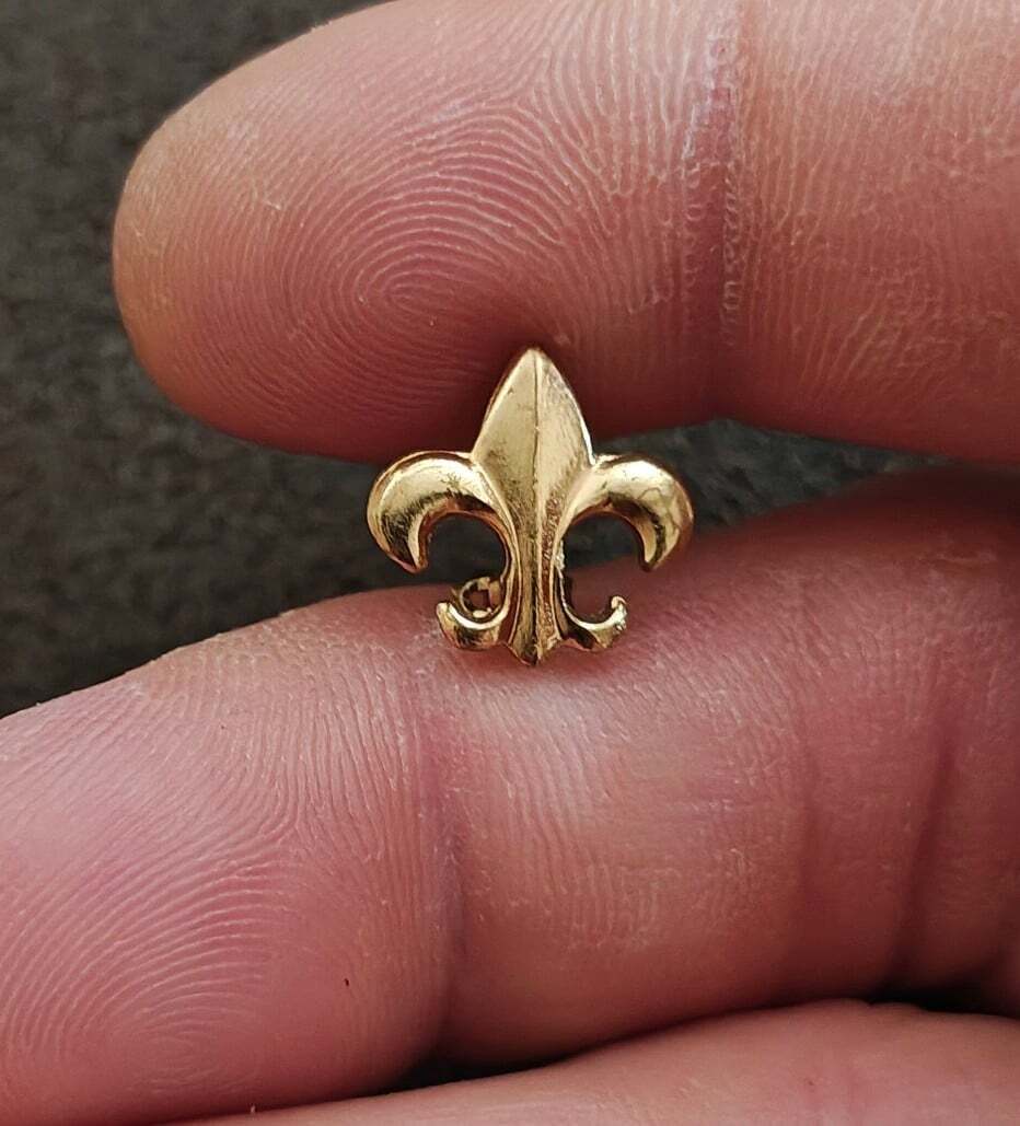 1980s Gold Tone Small Fleur-de-lis Pin Brooch