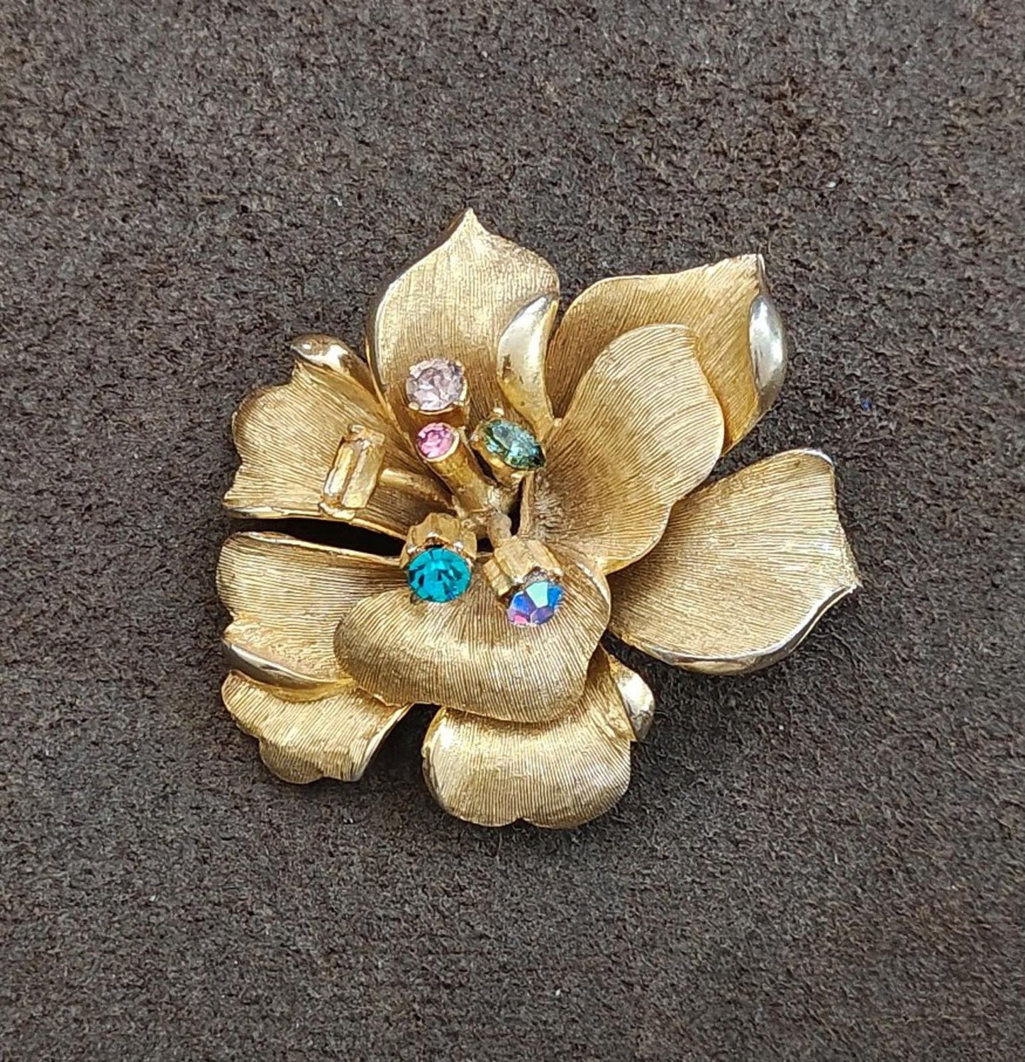 1950s/60s BSK Pansy Flower Gold Tone Textured With Rhinestones Brooch