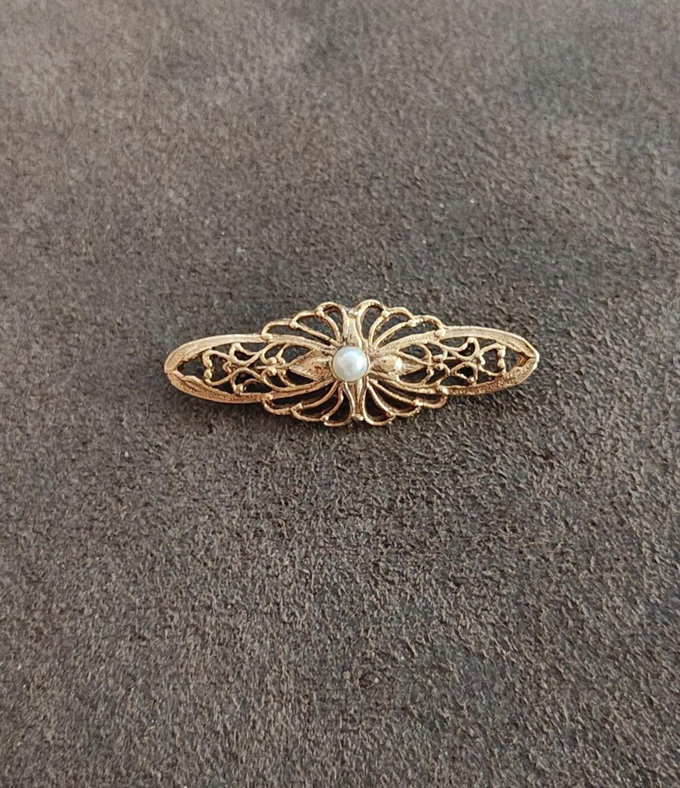 1980s Victorian Style Gold Tone Bar Brooch With a Central Faux Pearl Accent