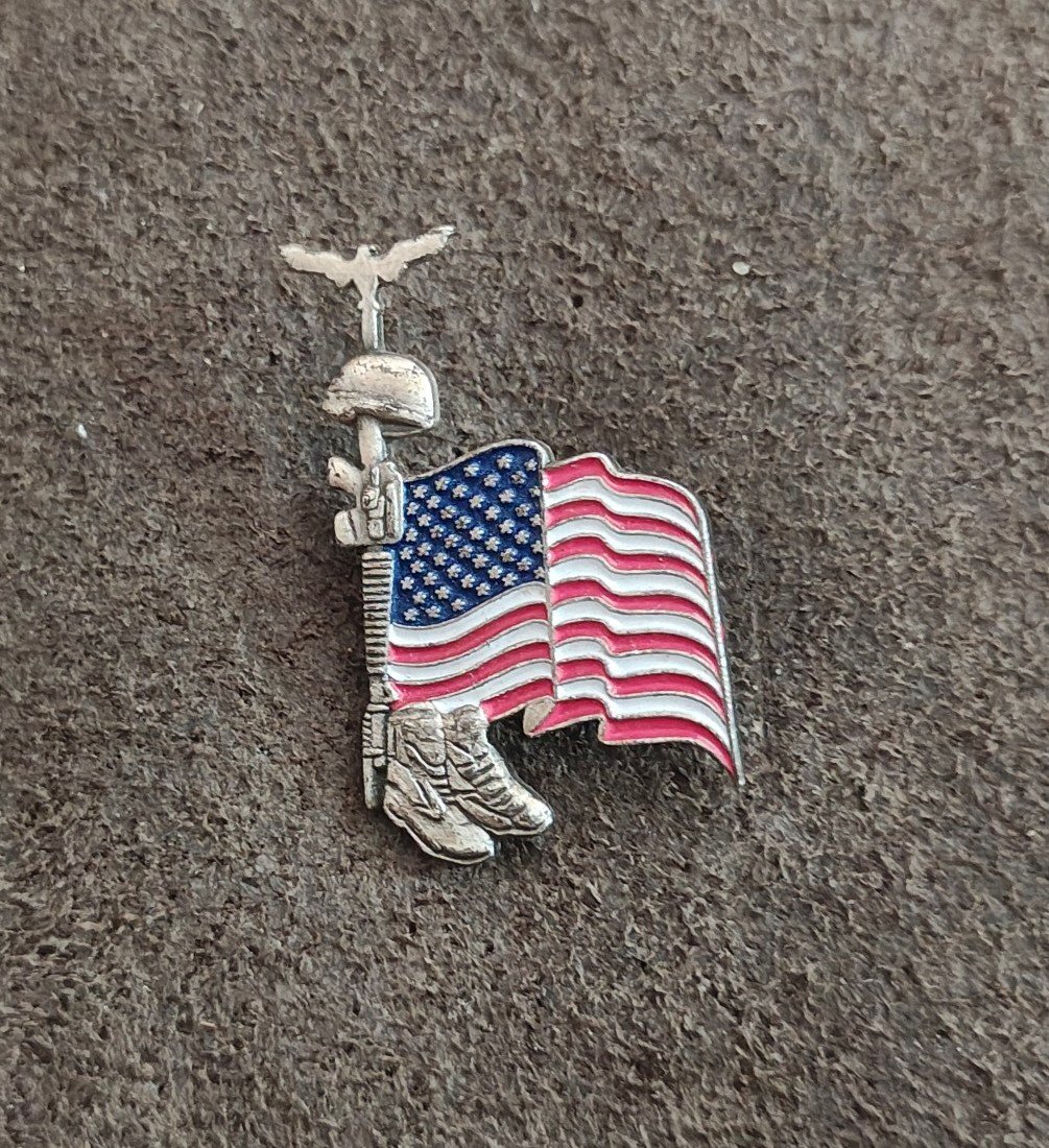 Fallen Soldier Battlefield Cross Pin