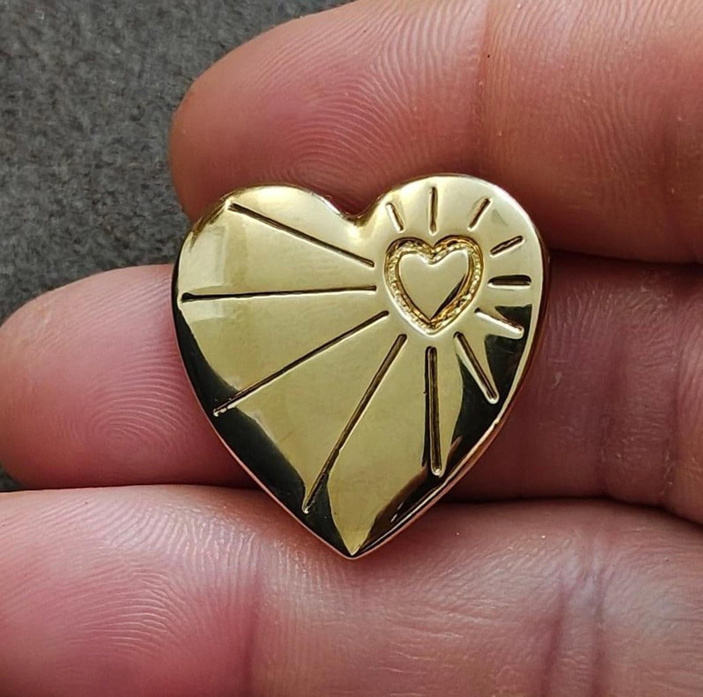 1990s Vintage Collectable Variety Club Gold Tone 3D Heart Pin Brooch