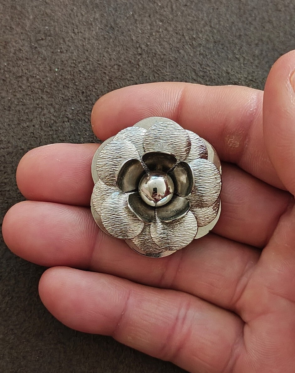1970s/80s Lieba USA Textured Flower Scarf Clip