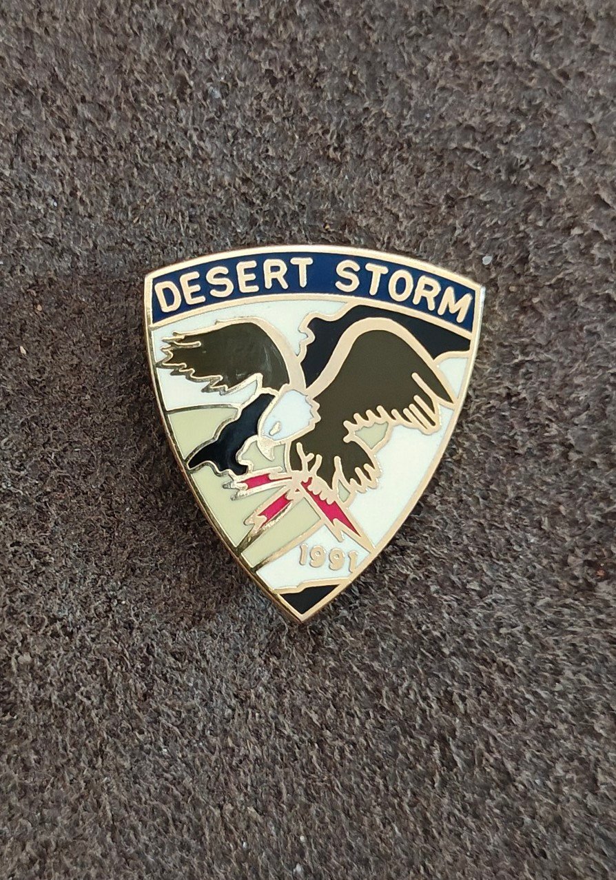 1991 Operation Desert Storm Commemorative Gold Tone Enamel Pin