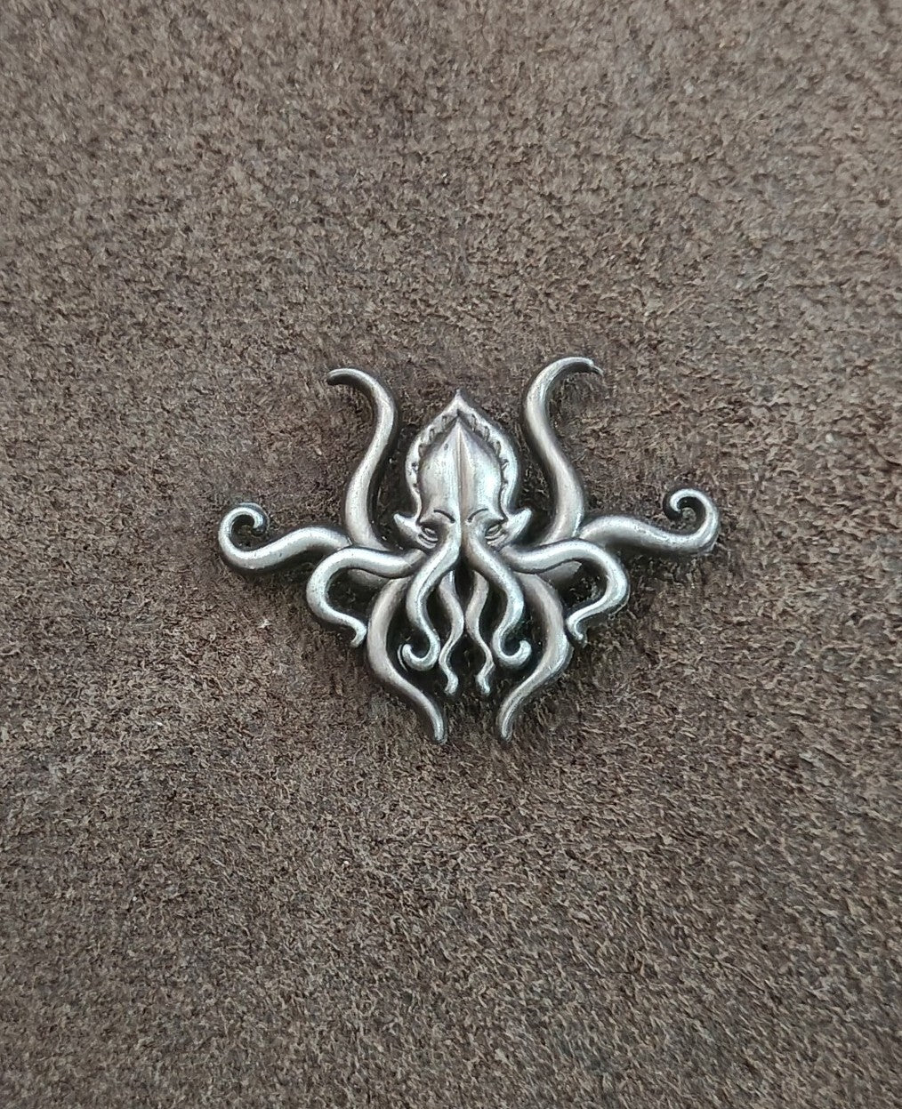 Pinsanity H.P. Lovecraft Cthulhu Antiqued Silver Tone Pin.