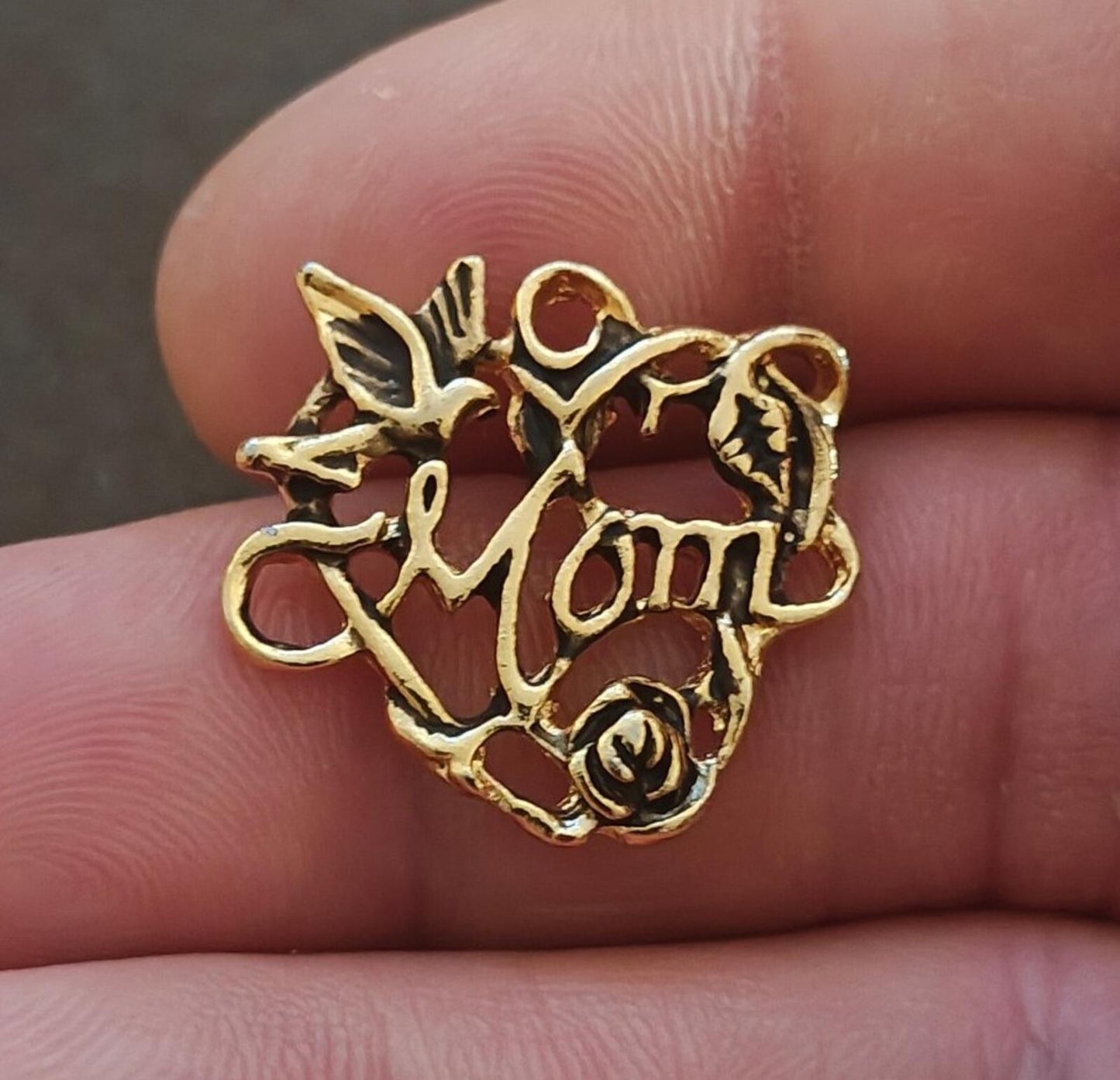 1980s Gold Tone"Mom" Floral Heart Pin