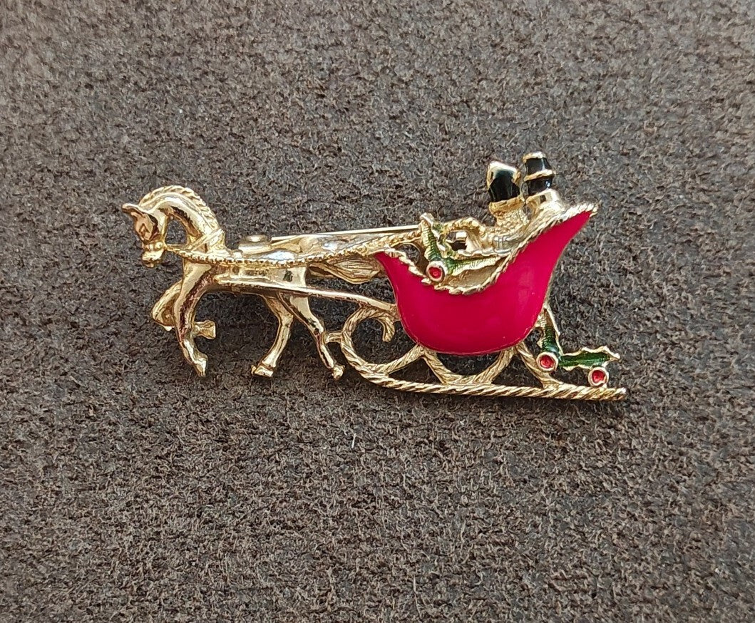 1960s/70s Christmas Horse-drawn Sleigh Gold Tone Enamel Brooch
