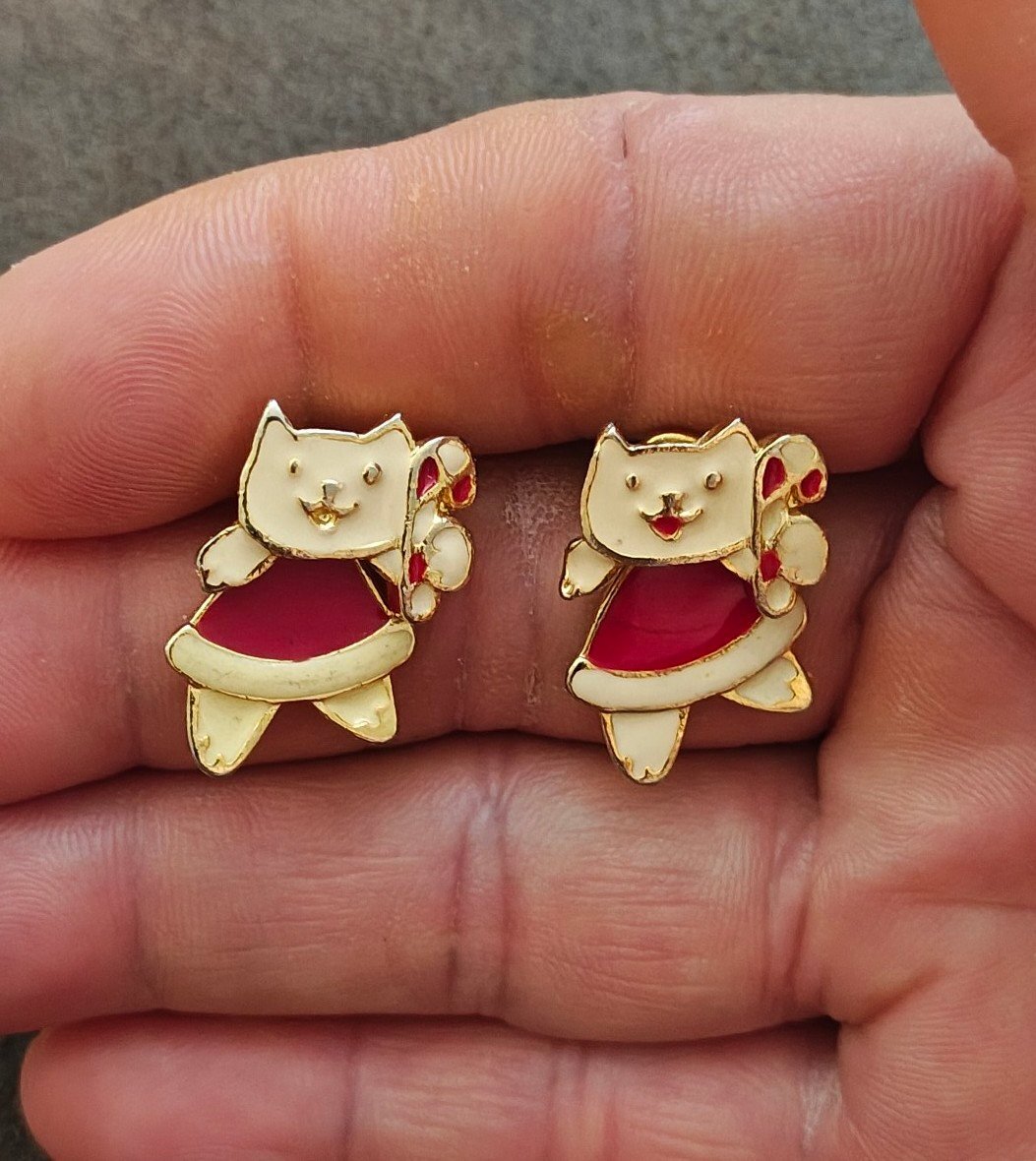 1980s Signed AIM Gold Tone Enamel Christmas Cat Stud Earrings
