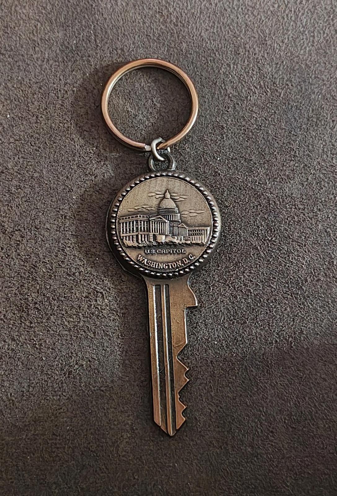 70s/80s Vintage USA US Capital Washington DC Travel Souvenir Keychain
