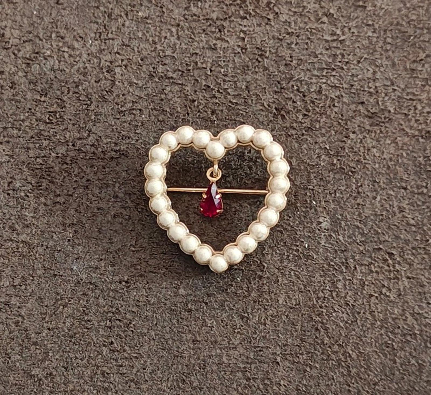 1984 Avon Faux Pearls Heart With a Red Teardrop Shaped Rhinestone Brooch