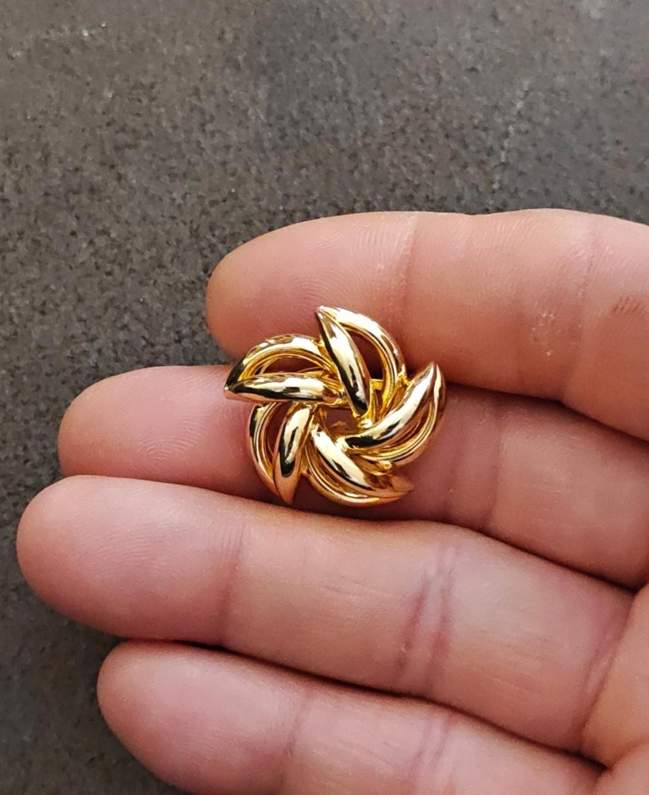 1980s Gold Tone Flower Brooch