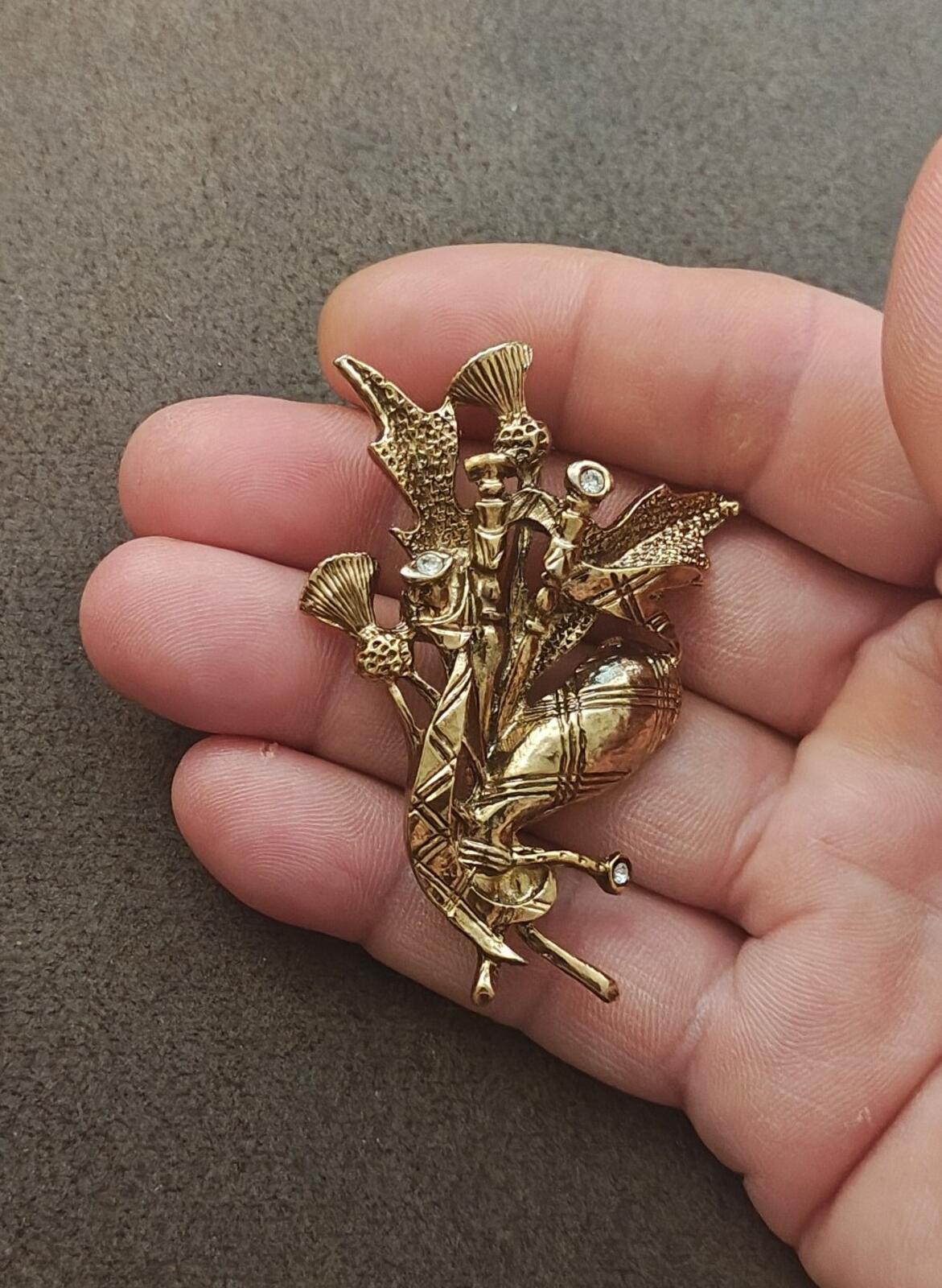 1950s/60s Gold Tone With Rhinestone Accents Scottish Bagpipe & Thistle Brooch