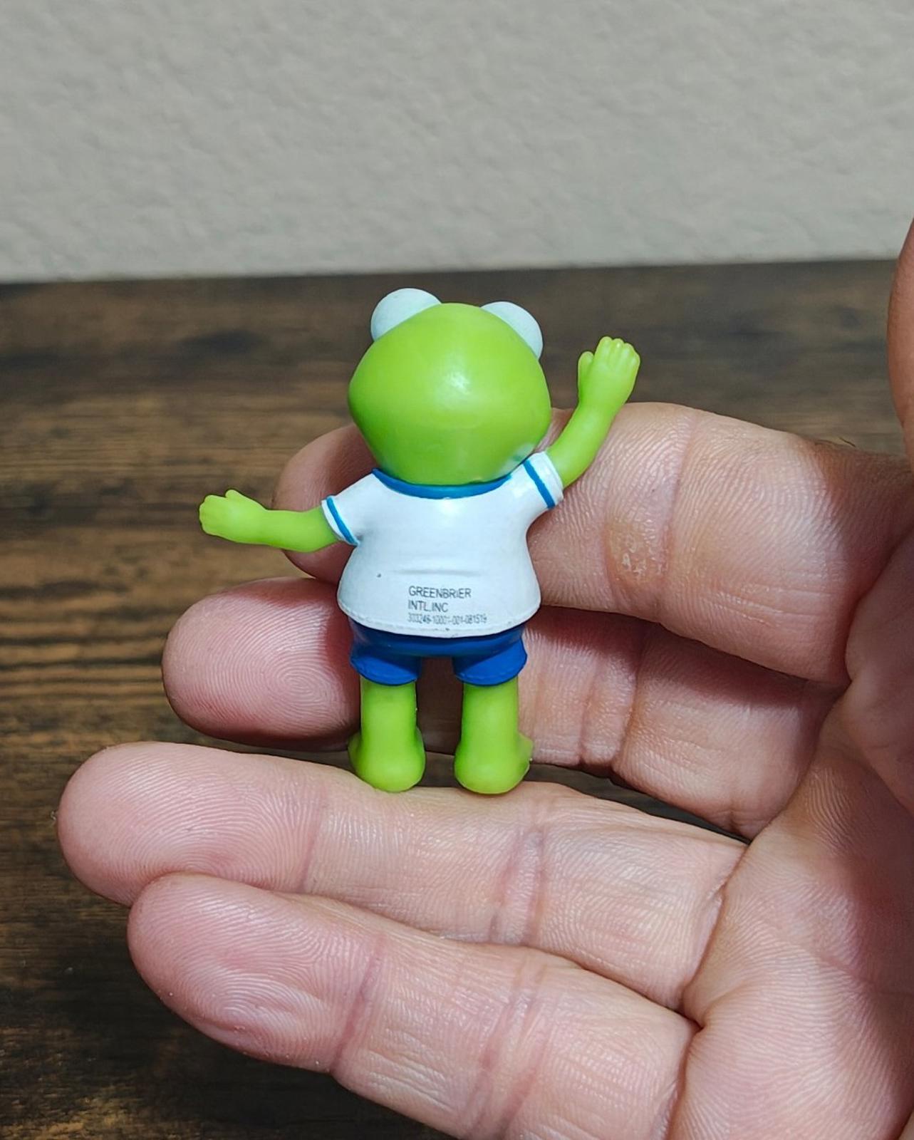 Disney Junior Muppet Babies Kermit The Frog 2" Collectible Figurine