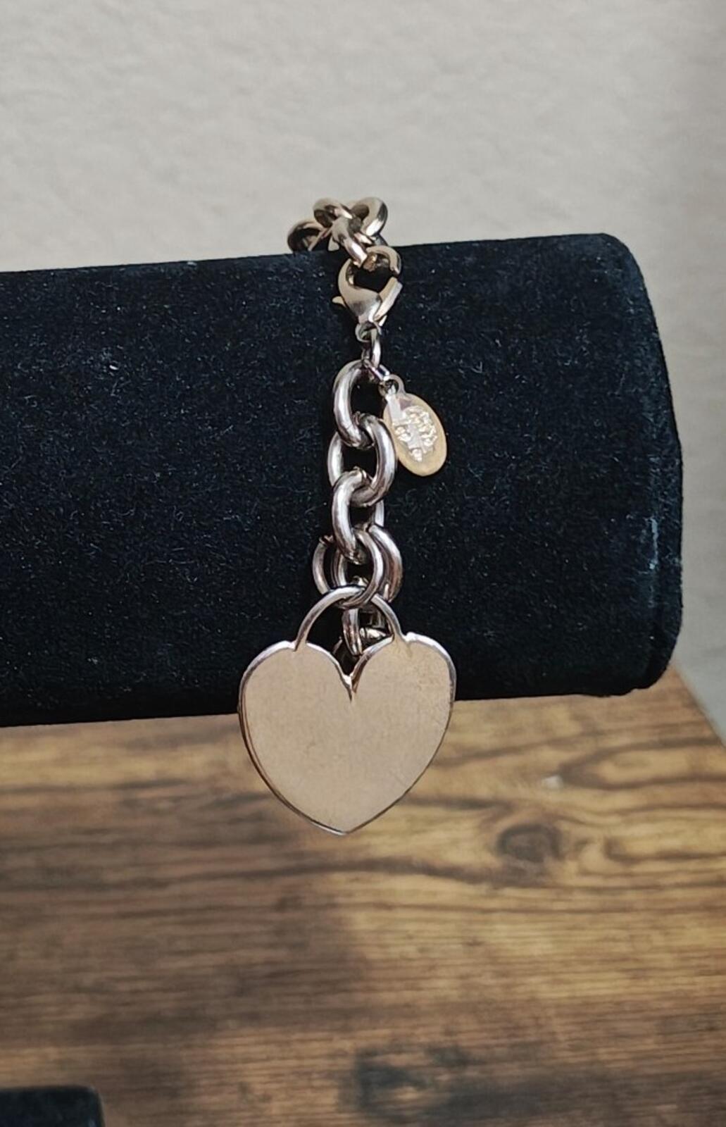 90s Signed Cookie Lee Silver Tone Chunky Chain Bracelet Featuring a Heart Charm - Trinketmania-LV