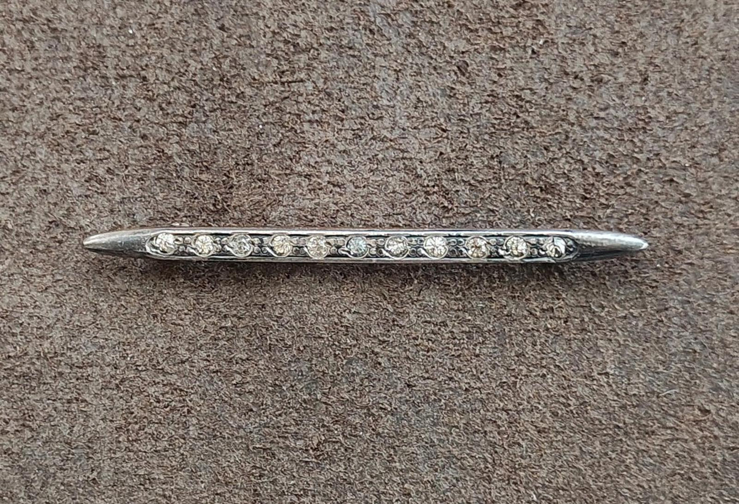 1900s Art Deco Edwardian Sterling Silver Bar With Clear Rhinestones Brooch