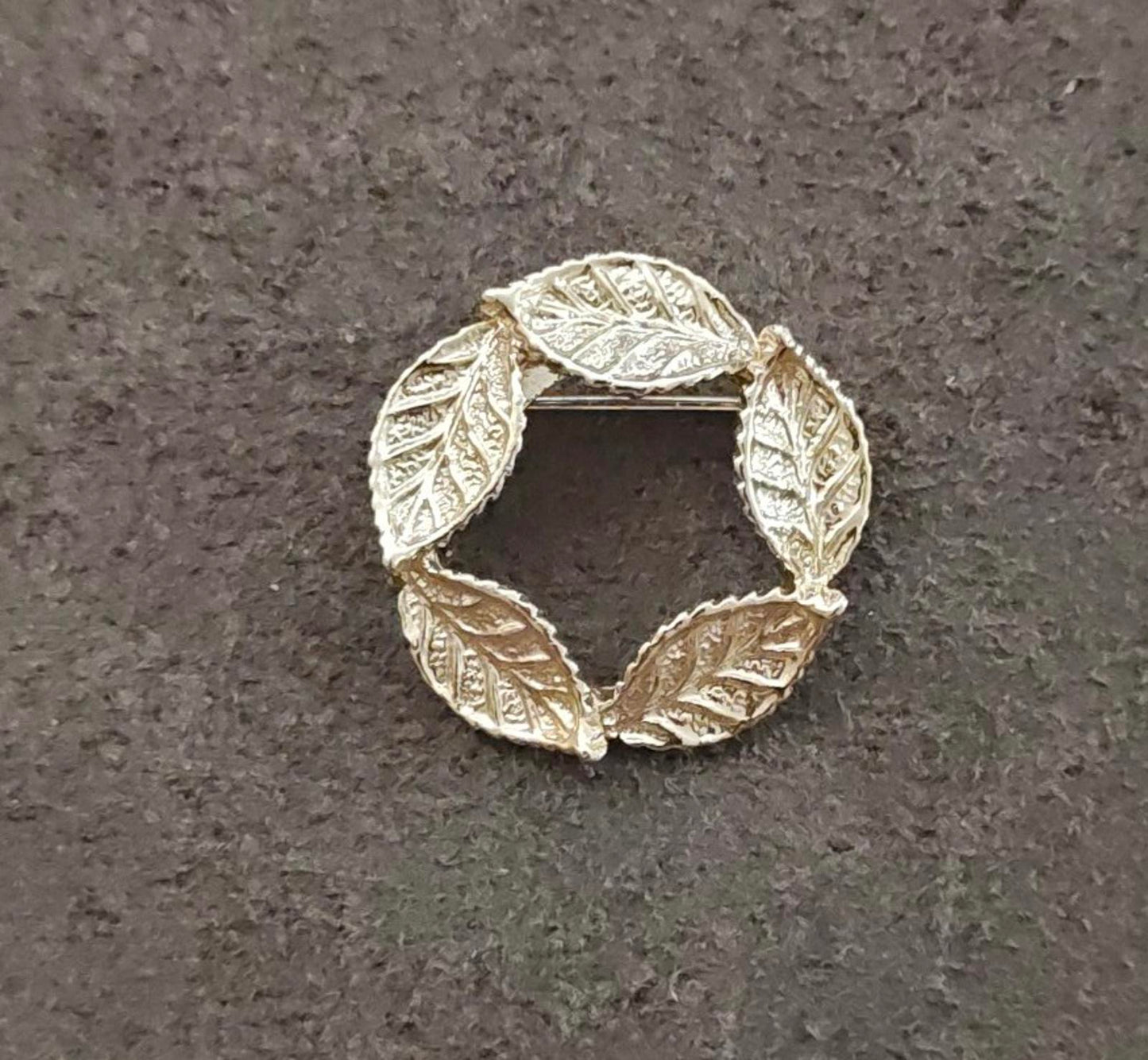 1960s Gerry's Gold Tone Textured Leaf Wreath Brooch
