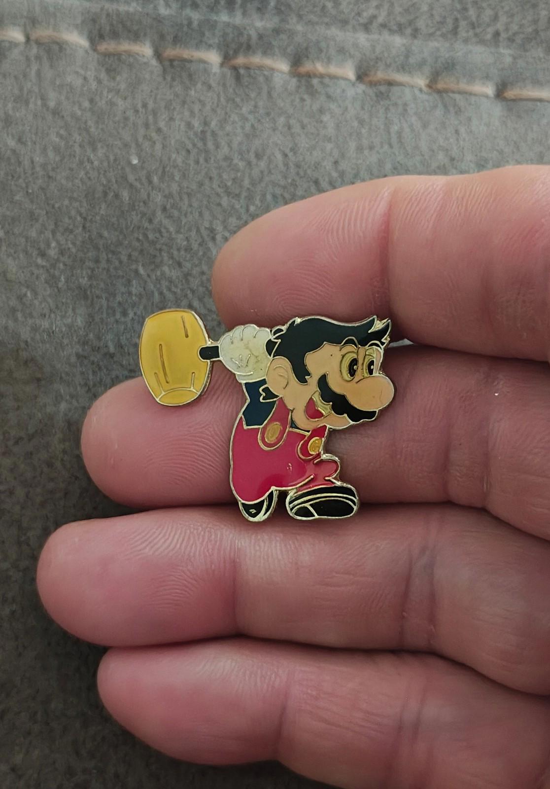 1988 Nintendo Super Mario Bros. Mario Gold Tone Enamel Pin