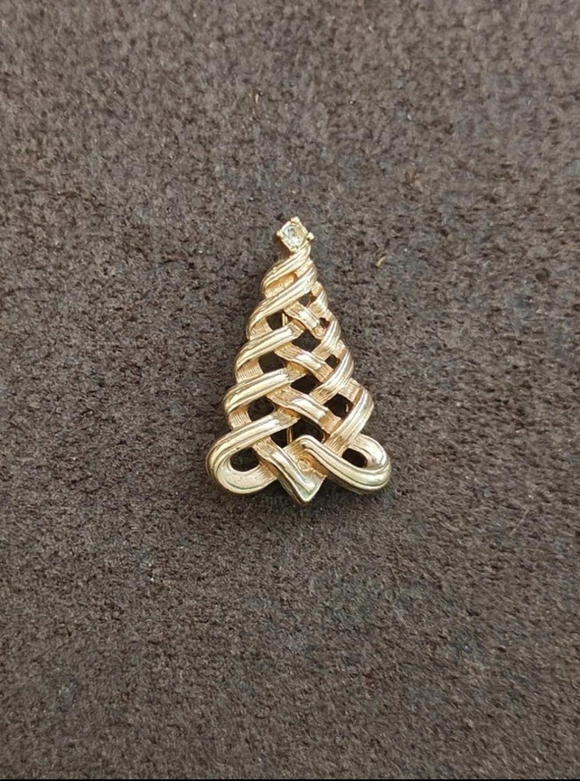 1980s Signed Avon Christmas Tree Gold Tone With Rhinestone Brooch