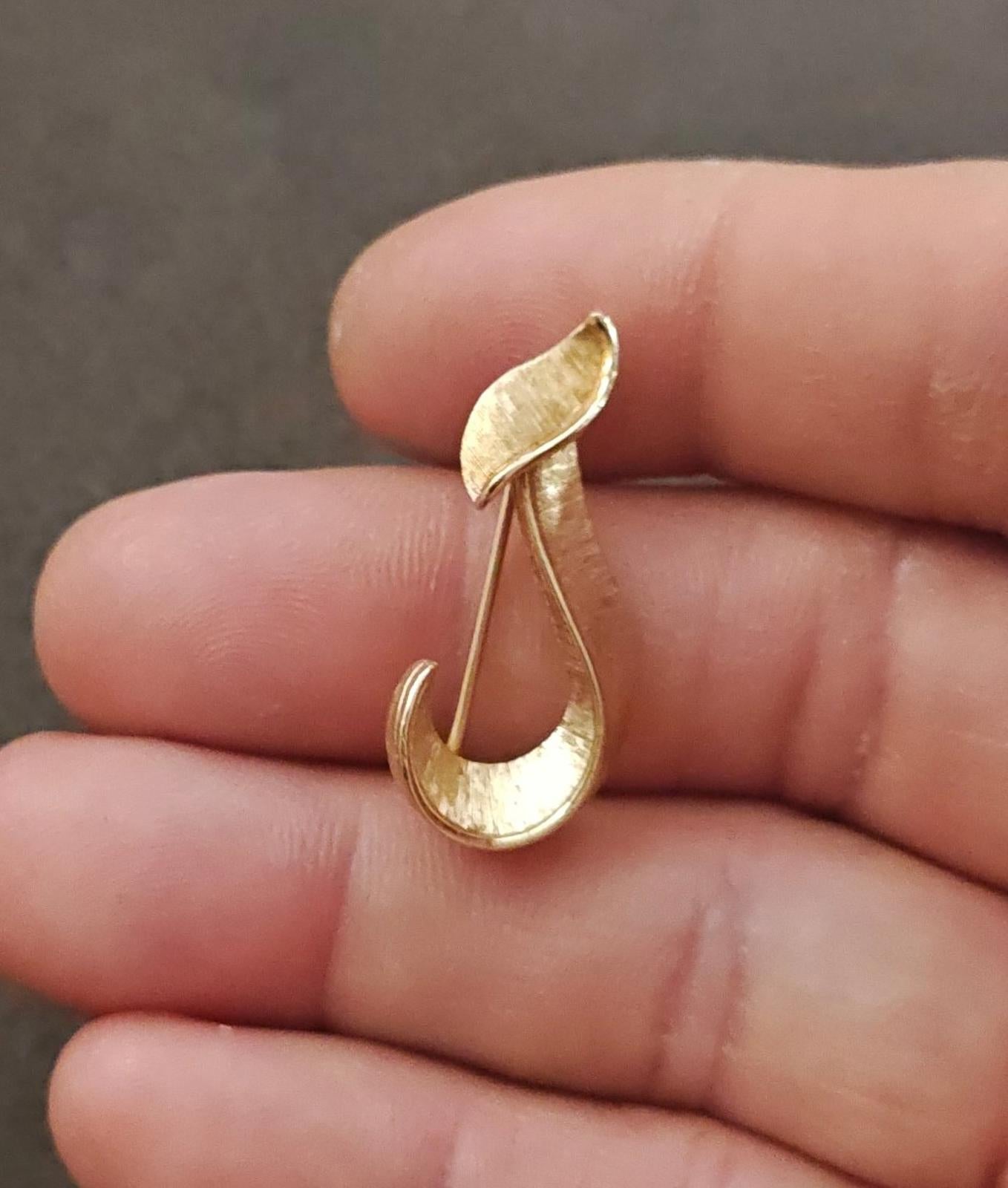 1960s Crown Trifari Gold Tone Textured Monogram Initial J Brooch