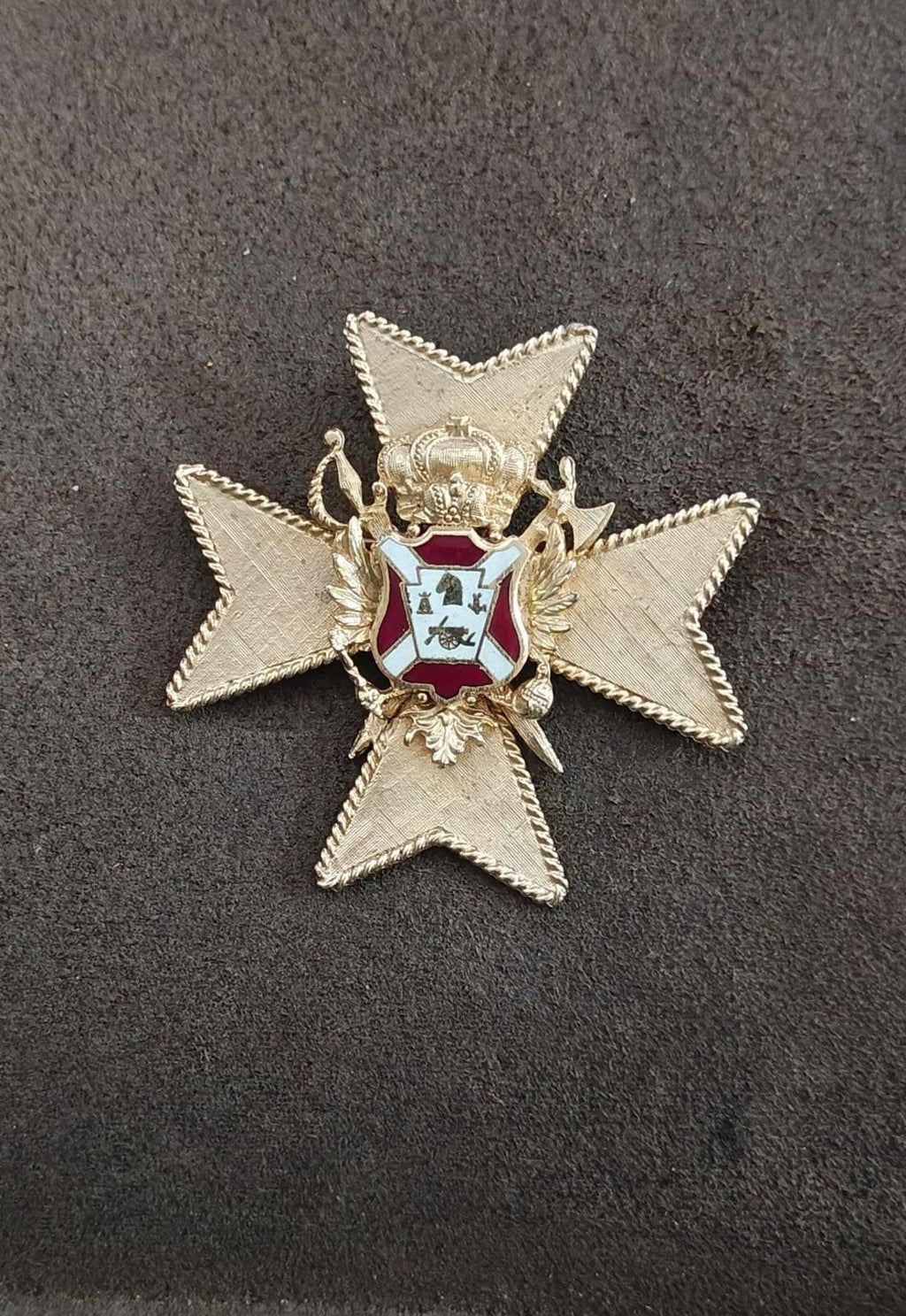 1950s Rare Coro Gold Tone With Red & White Enamel Heraldic Shield Brooch