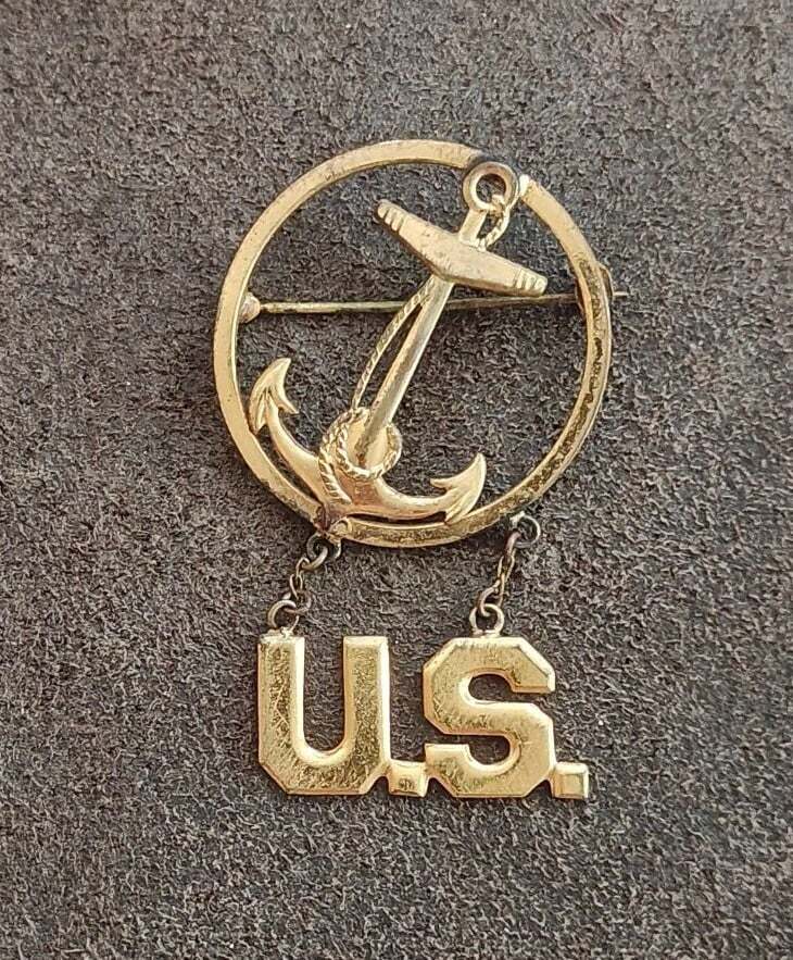 1940s WWII US Navy Gold Tone Anchor & Hanging U.S. Letters Sweetheart Pin.