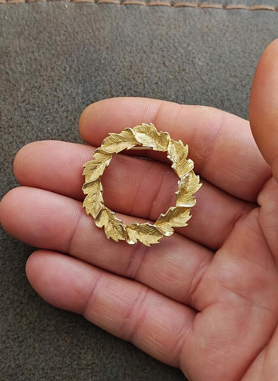 1980s Gold Tone Signed Gerry's Textured Leaf Wreath Brooch