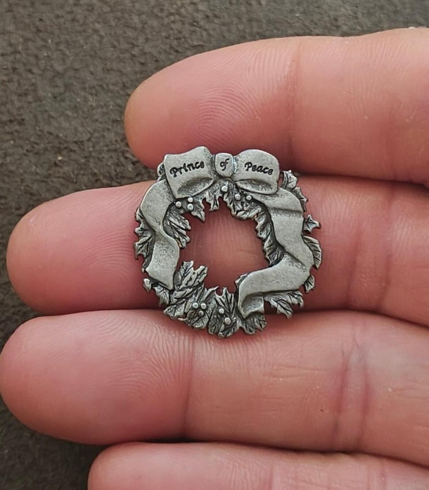 1980s Signed CTA Fine Pewter Christmas Wreath Pin