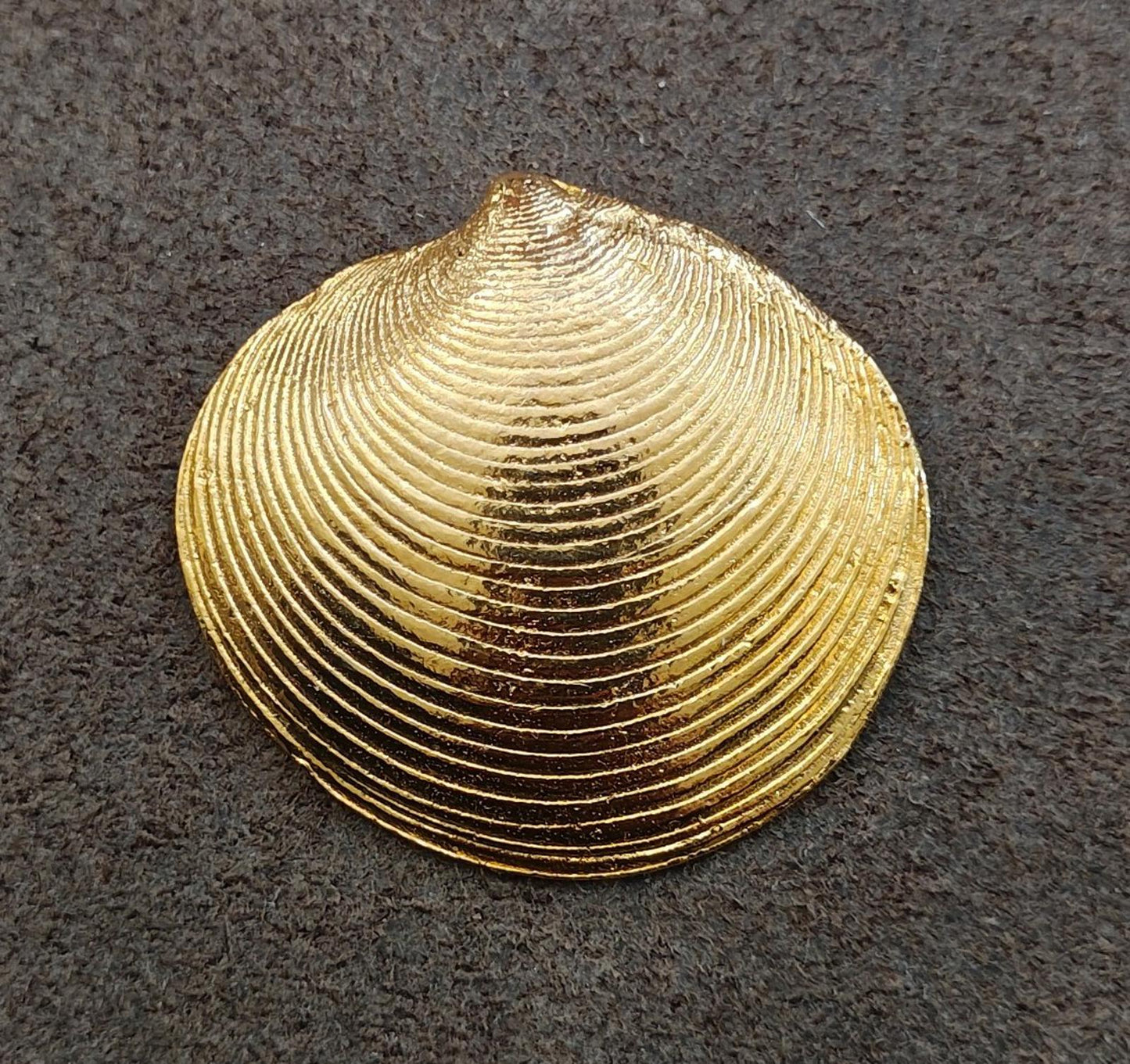 1975 Mimi d N Clamshell Textured Slide Pendant