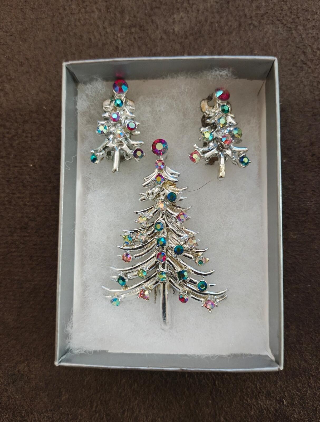 1960s Dodds Multi-Color Rhinestone Christmas Tree Brooch & Matching Earring Set