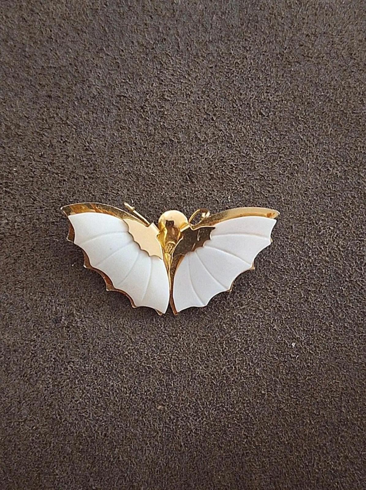 1980’s Seashell Gold Tone Butterfly Pin Brooch