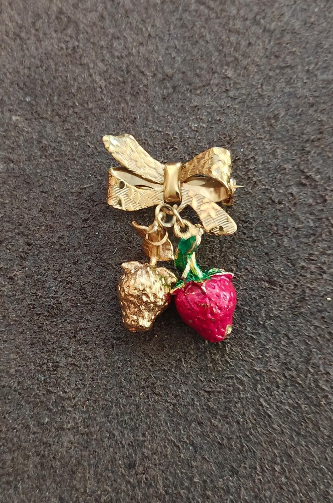 1970s/80s Sweet Strawberry Textured Gold Tone  Dangle Enamel Brooch
