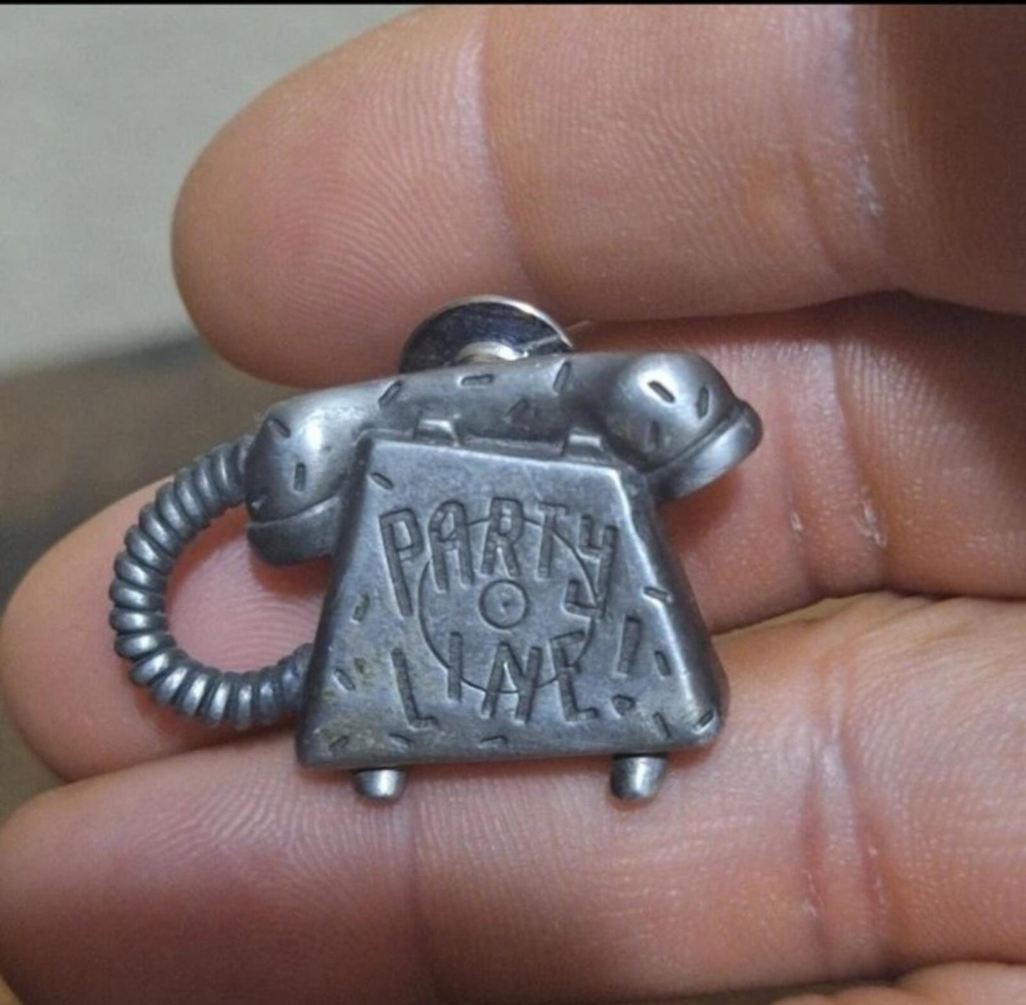 Avon 1989 PARTY LINE! Telephone Pewter Pin