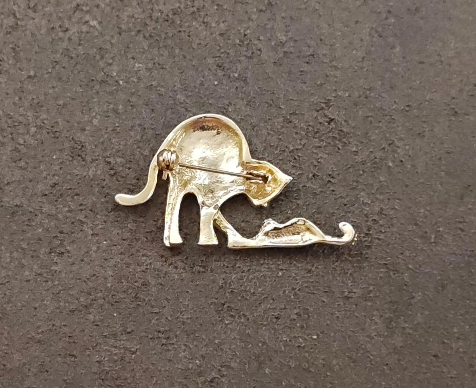 1980s Gold Tone With Clear Rhinestone Cat Chasing Mouse Brooch