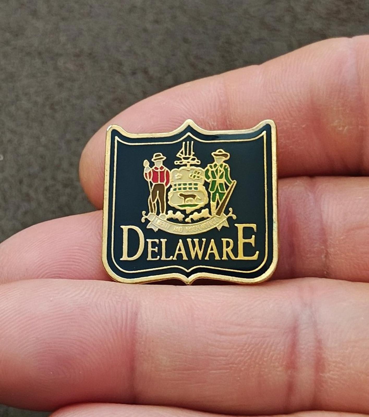 1990s Gold Tone Delaware Souvenir Enamel Pin